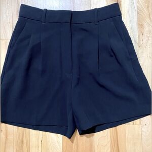 ARITZIA WILFRED EFFORTLESS SHORT SIZE 6 IN BLACK